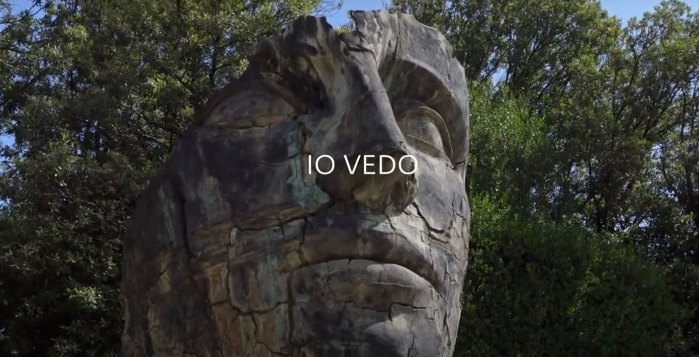 Immagine copertina del teaser dello spettacolo Apocalisse a Boboli con scultura del Tindaro screpolato diMitoraj