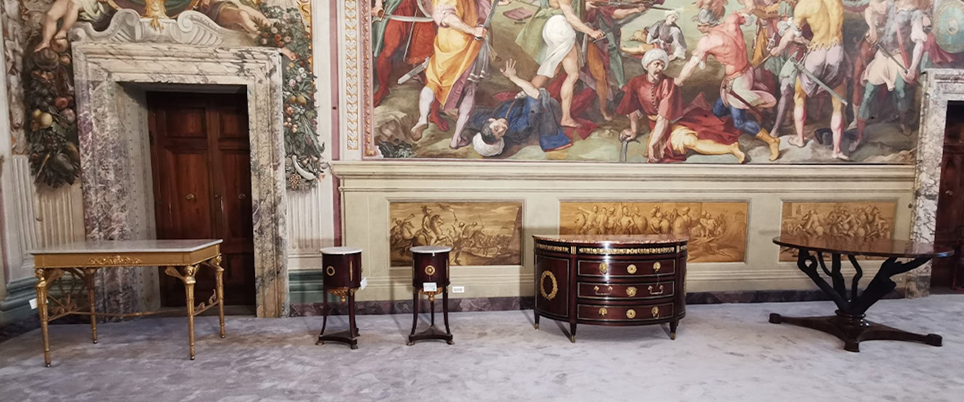 Sala di Bona, Palazzo Pitti-mobilio pronto per il restauro Sala di Bona, Palazzo Pitti-mobilio pronto per il restauro