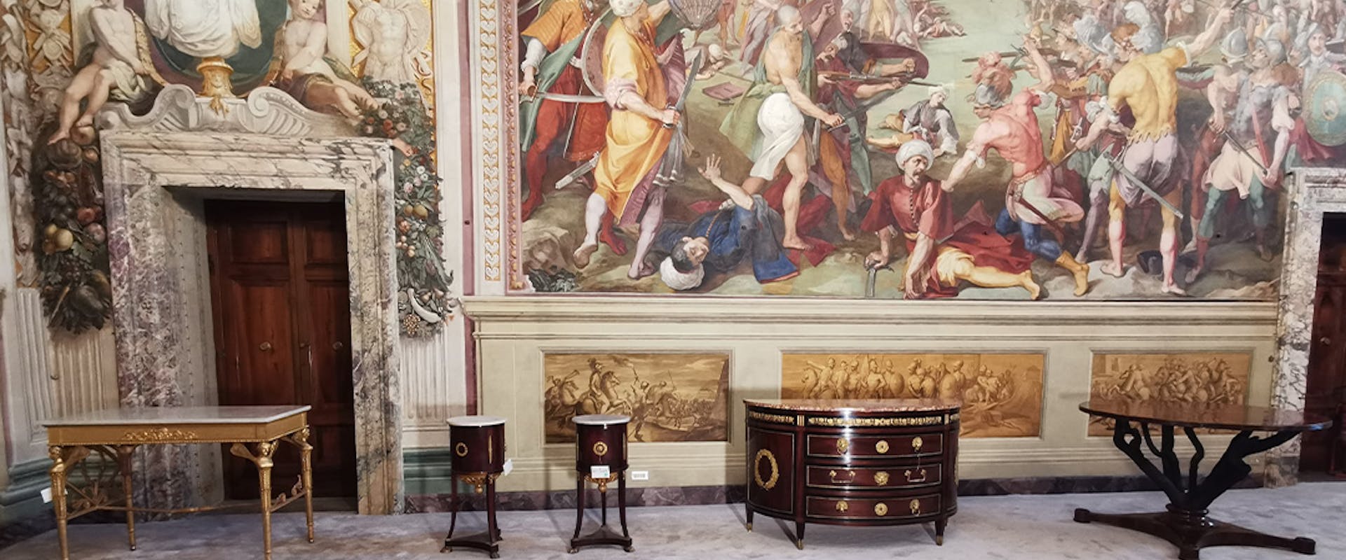 Sala di Bona, Palazzo Pitti-mobilio pronto per il restauro Sala di Bona, Palazzo Pitti-mobilio pronto per il restauro