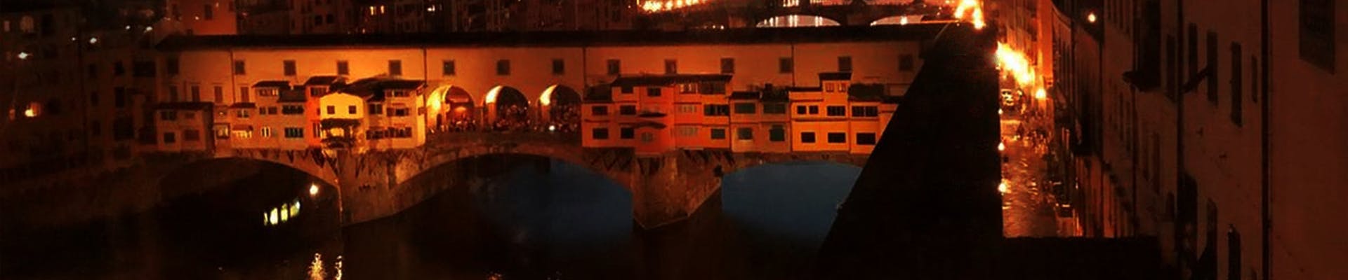 Ponte Vecchio e Vasariano in notturna Ponte Vecchio e Vasariano in notturna