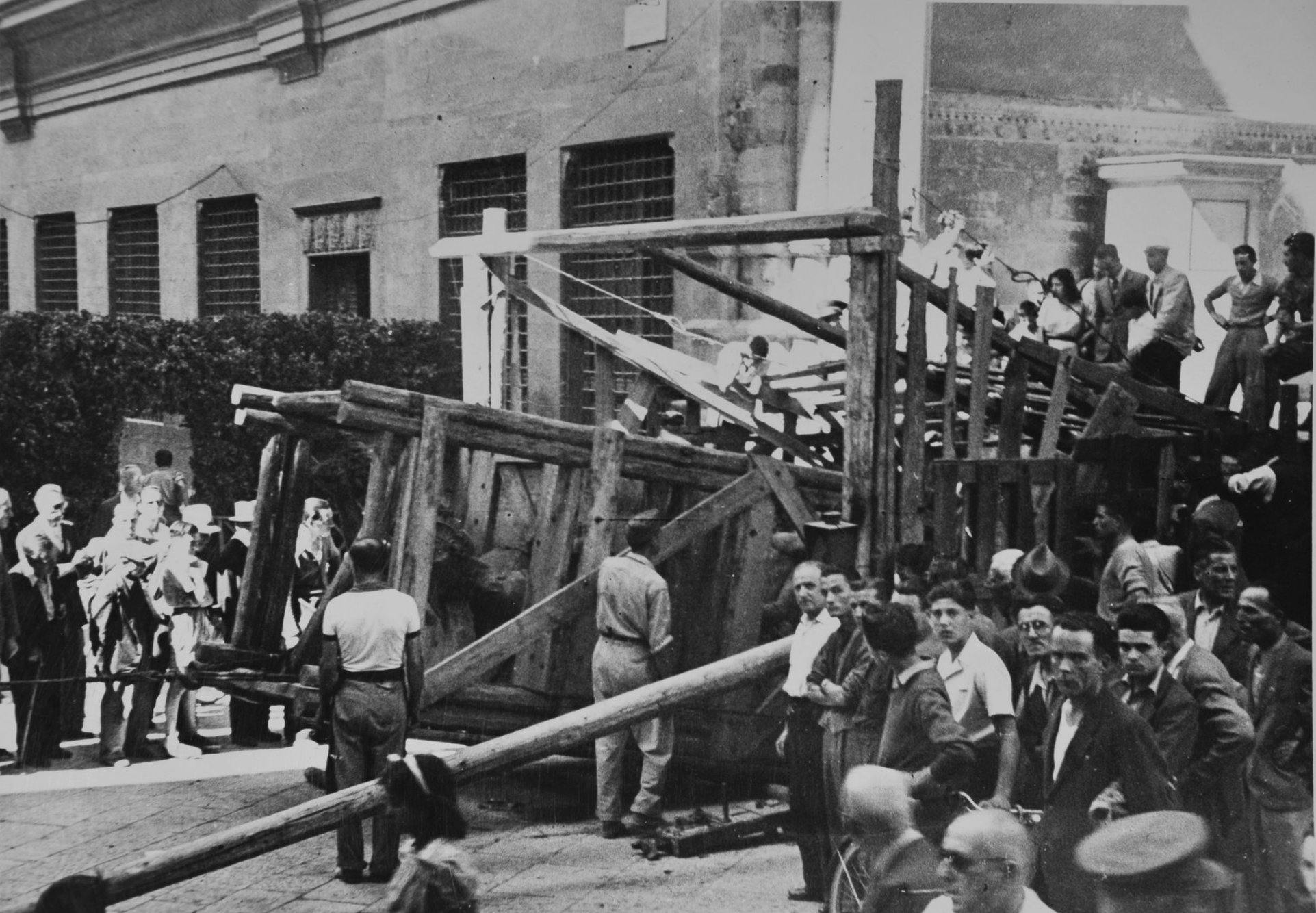 Ricollocamento del Perseo di Benvenuto Cellini, 25 giugno 1945