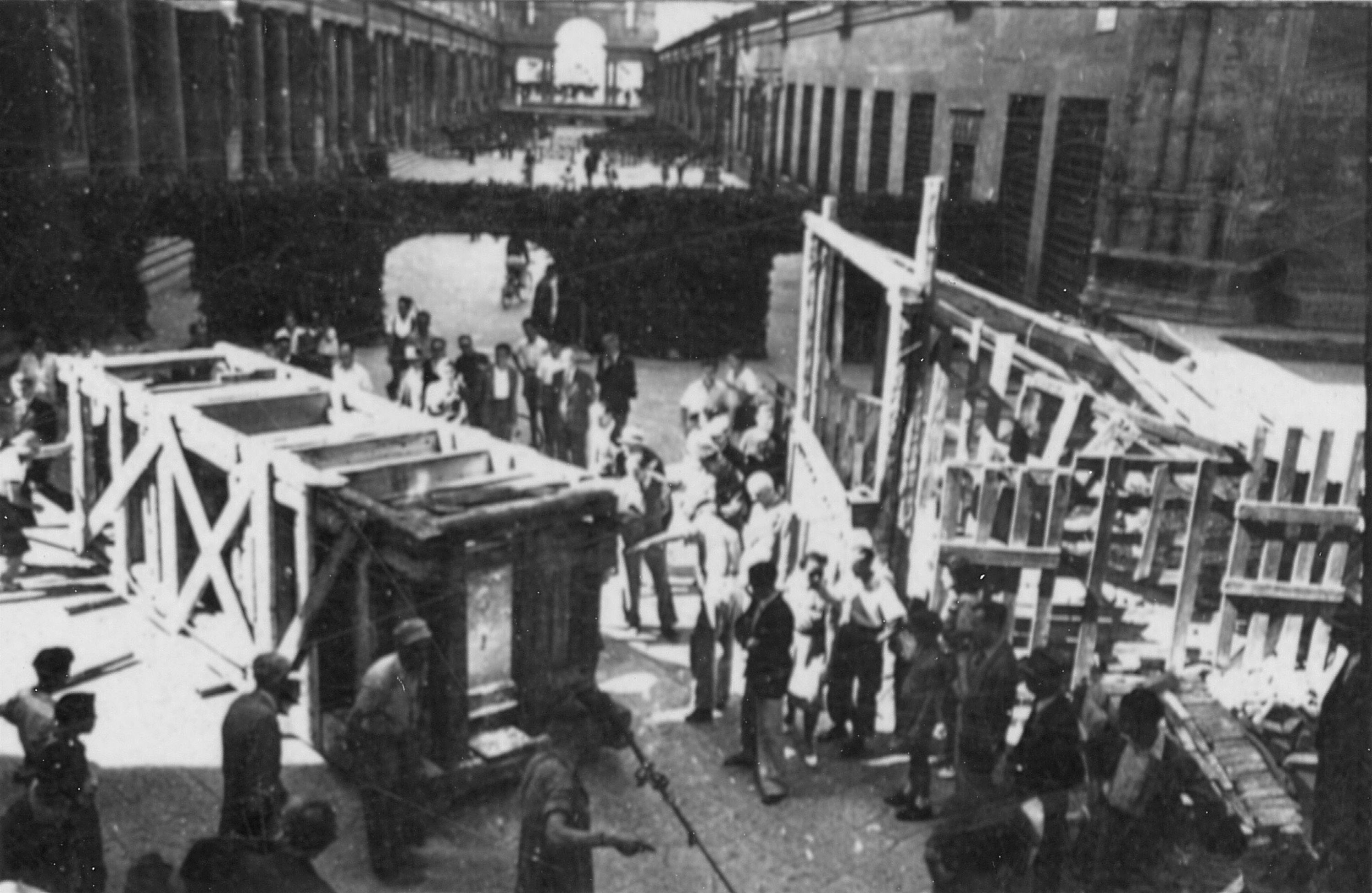 Ricollocamento del Perseo di Benvenuto Cellini nella Loggia dell'Orcagna, 25 giugno 1945