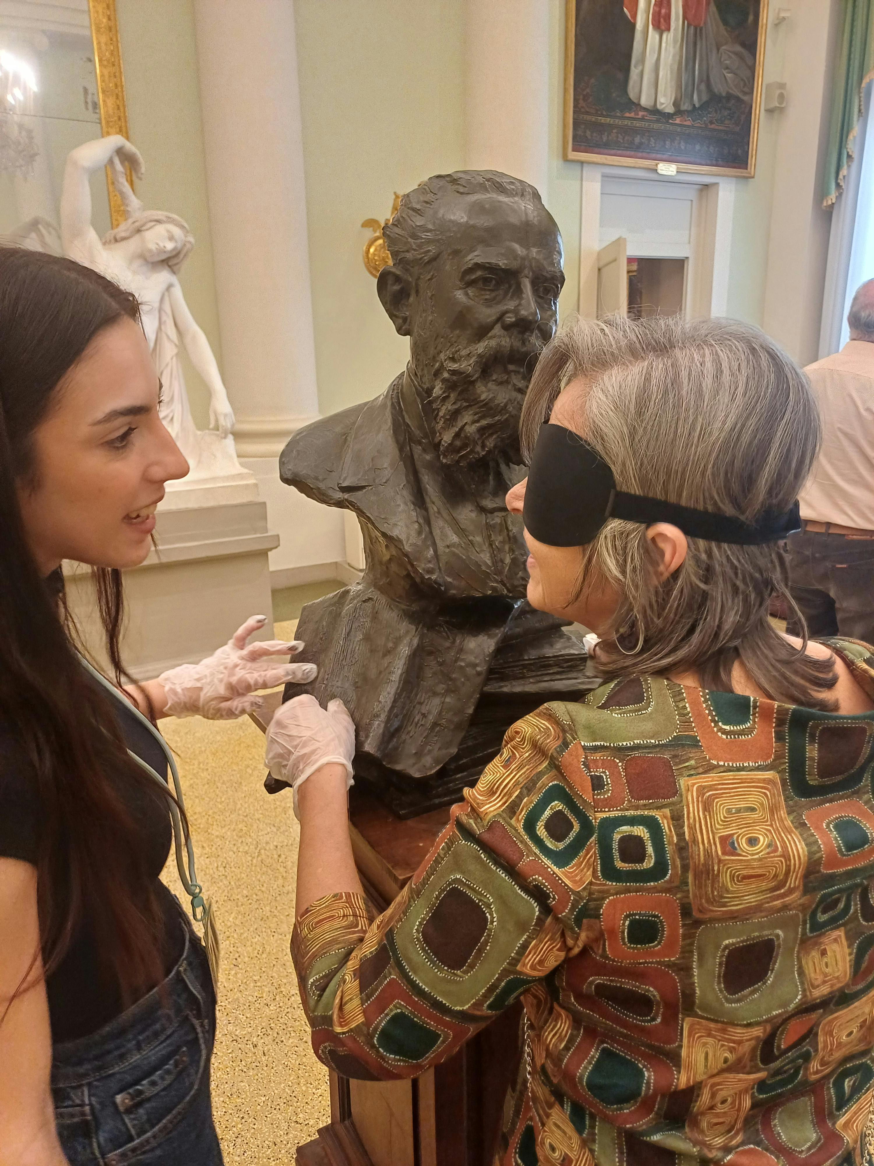 Busto di Diego Martelli di Cesare Fantacchiotti, bronzo, esplorazione tattile