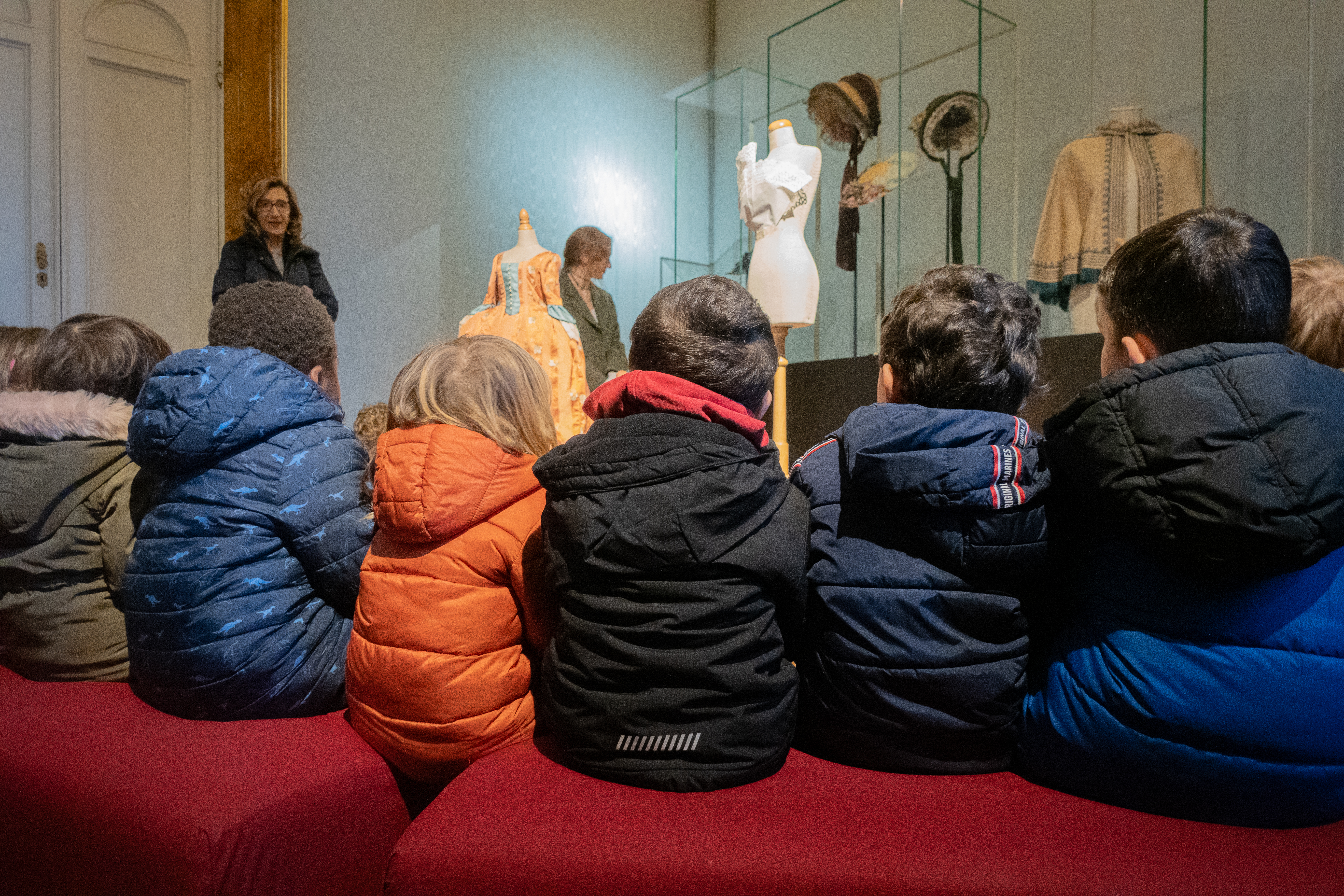 Bambini in visita alla Galleria del Costume