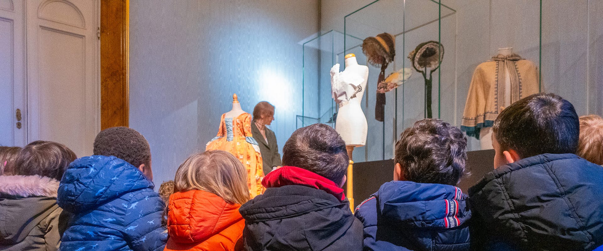 Bambini in visita alla Galleria del Costume Bambini in visita alla Galleria del Costume