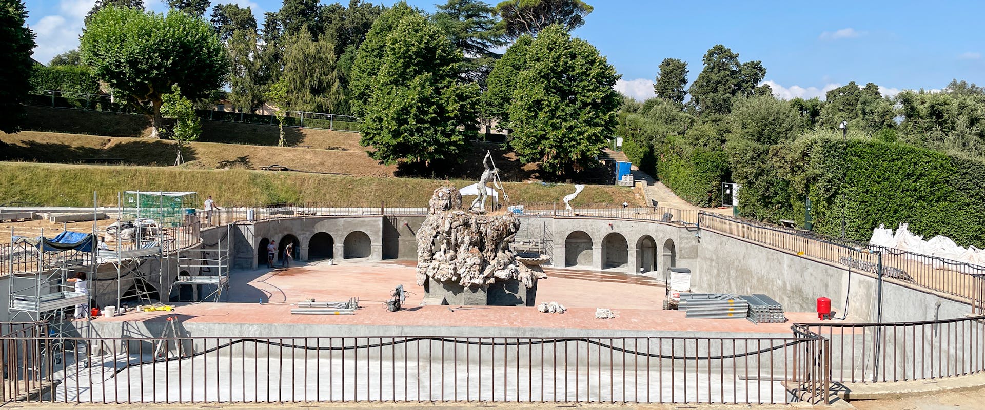 Giardino di Boboli, Fontana di Nettuno. Giardino di Boboli, Fontana di Nettuno. Lavori in corso nel 2026.