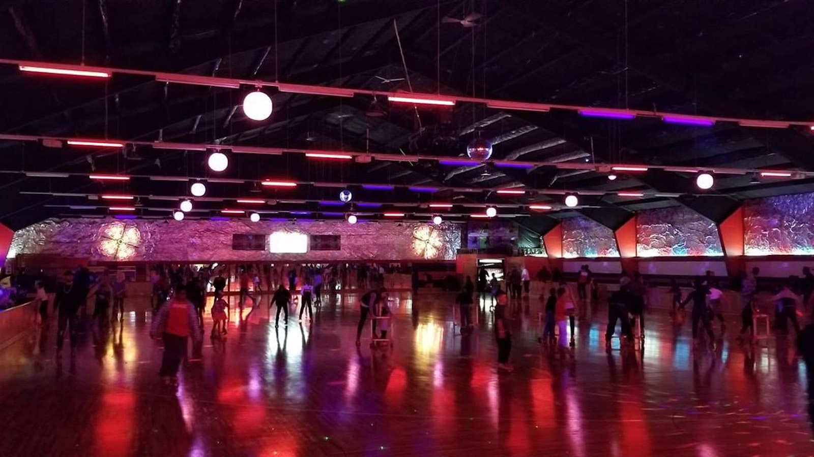 Lynwood Roller Rink - Chicago Skate Rink and Venue - DubSkate