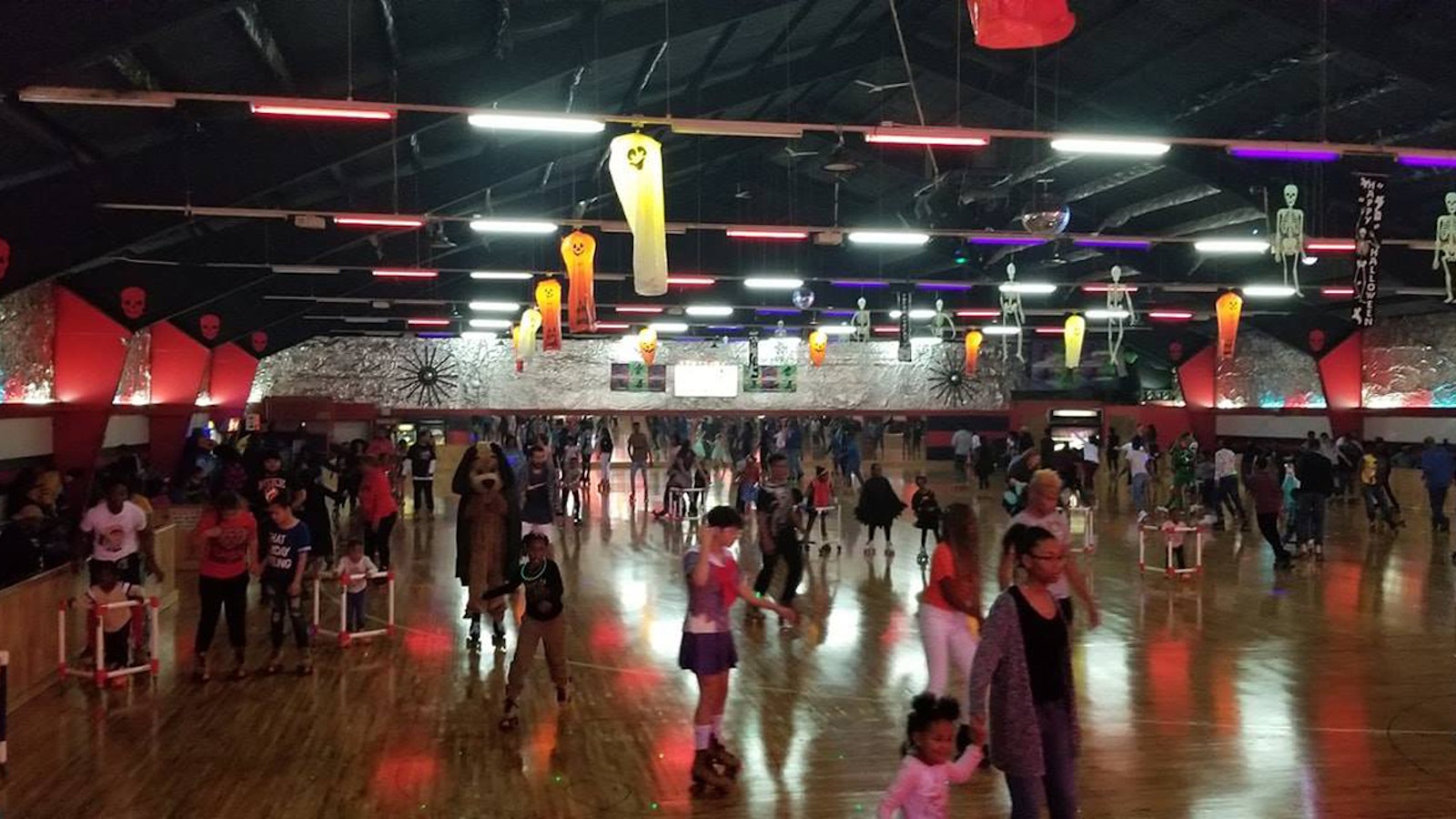 Lynwood Roller Rink - Chicago Skate Rink and Venue - DubSkate