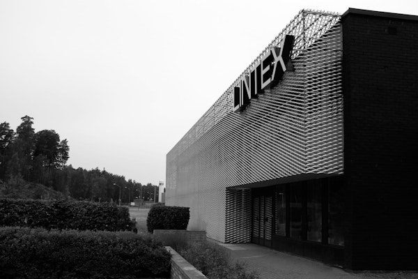 https://www.datocms-assets.com/10318/1567006174-1coverlintex.jpg
