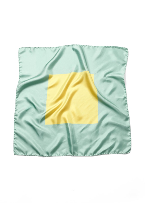 https://www.datocms-assets.com/10318/1704371527-aa-website-scarfs-2.jpg