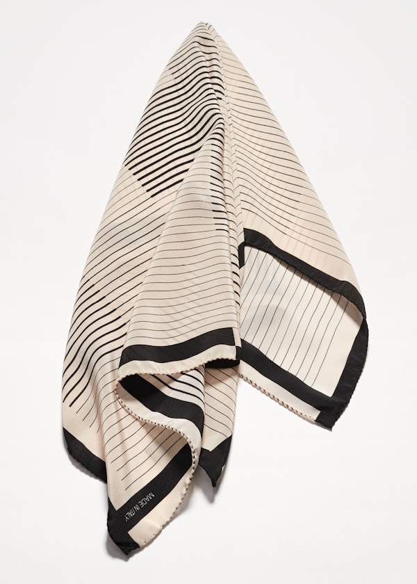 https://www.datocms-assets.com/10318/1704371544-aa-website-scarfs-5.jpg