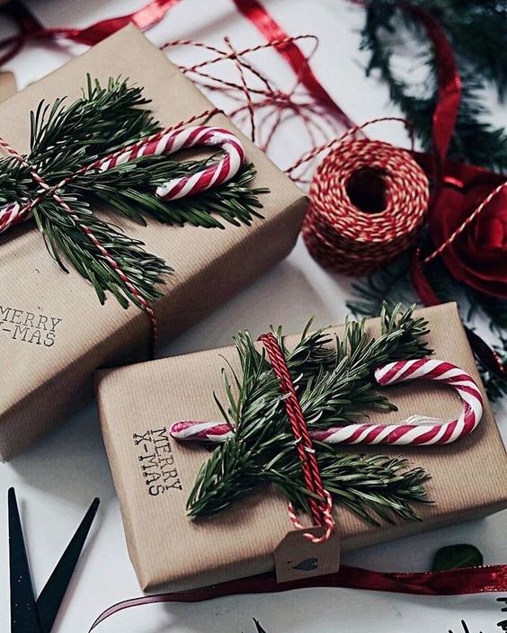 Pacchetti regalo fai da te ramoscelli e canditi di Natale
