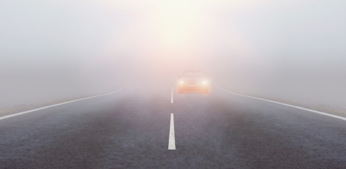 Veilig rijden in dichte mist – 4 onmisbare tips Veilig rijden in dichte mist – 4 onmisbare tips