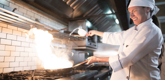 Vlam in de pan? Gebruik geen blusdeken Vlam in de pan? Gebruik geen blusdeken