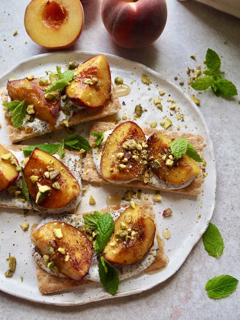 Peaches on crispbreads on a plate