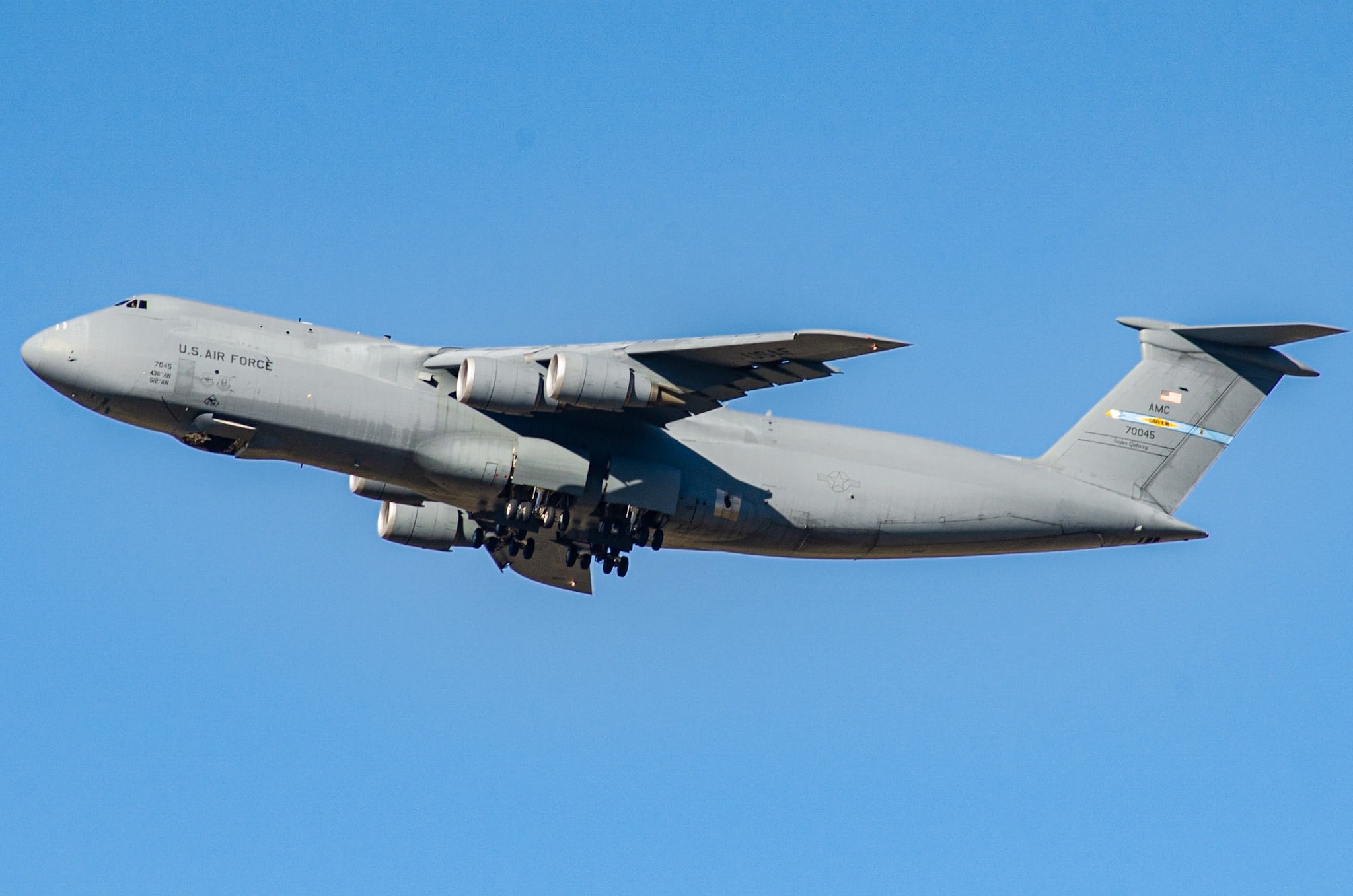 Lockheed C-5 Galaxy vs Lockheed C-130 Hercules Comparison | WebFlite