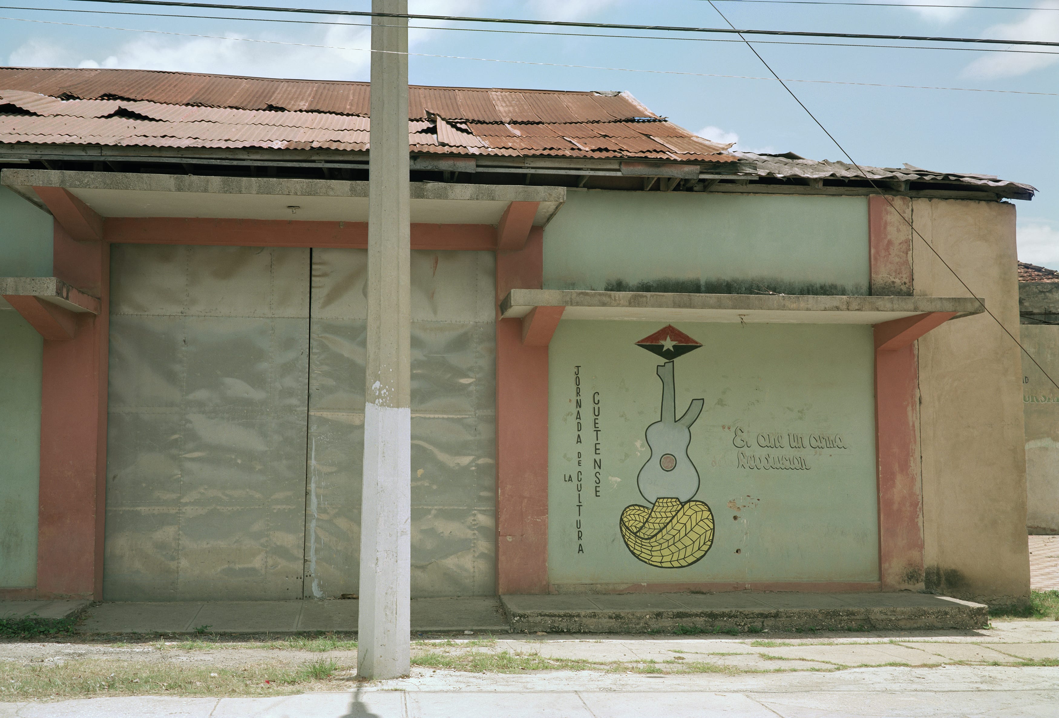 A wonderful example of Cuban revolutionary graphics used as billboards, posters and murals everywhere. These replaced any form of commercial advertising.