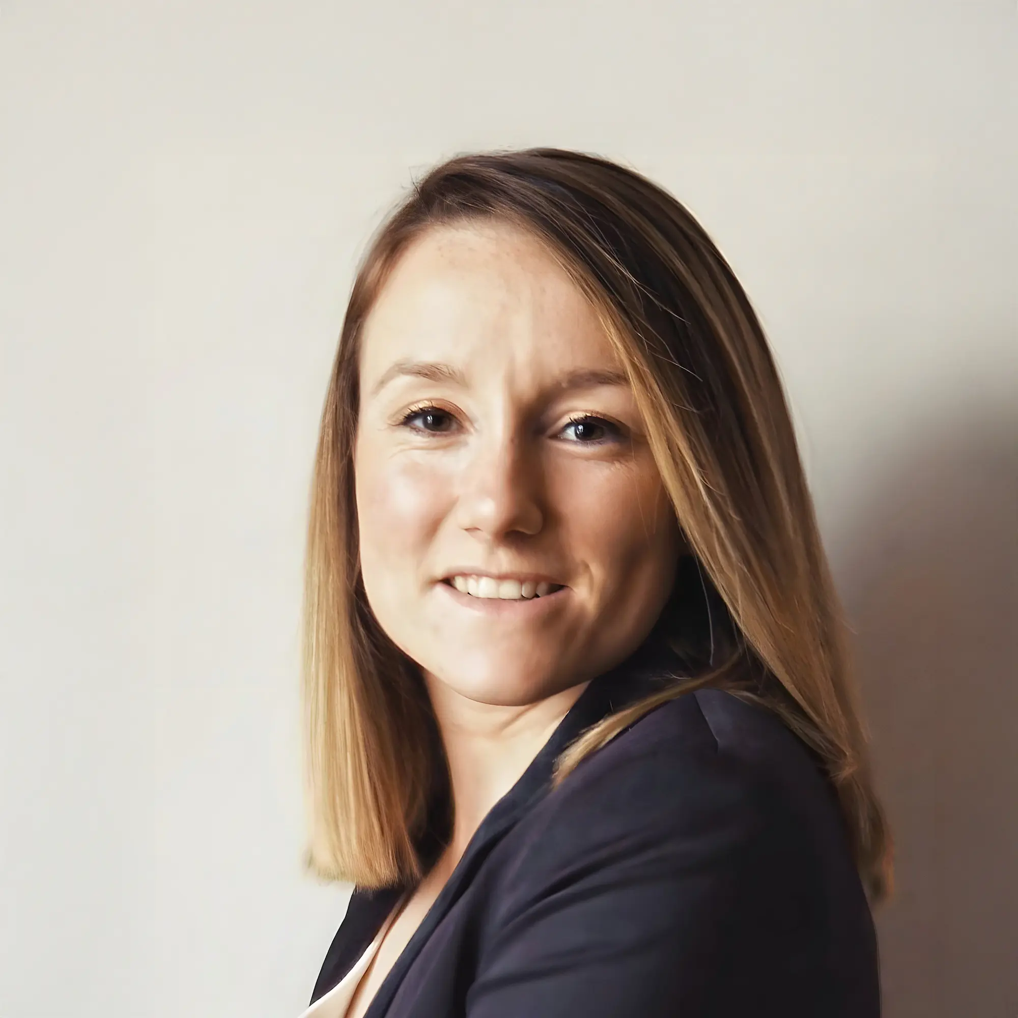 Portrait de Marine Dumont, ingérieure patrimonial - juriste du Groupe Emargence