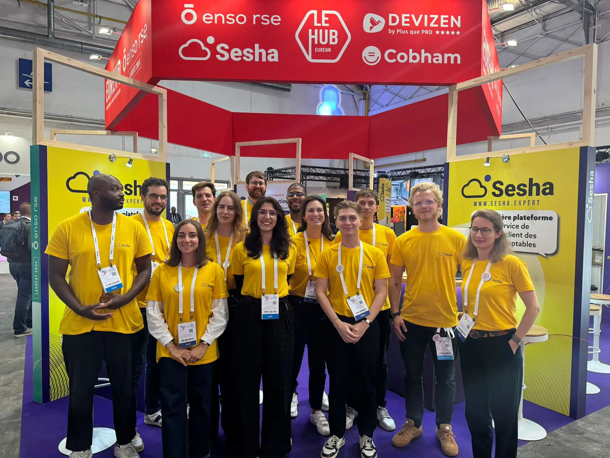 L'équipe Sesha sur son stand lors du Congrès National de l'Ordre des Experts-Comptables (CNOEC) à Marseille en 2024