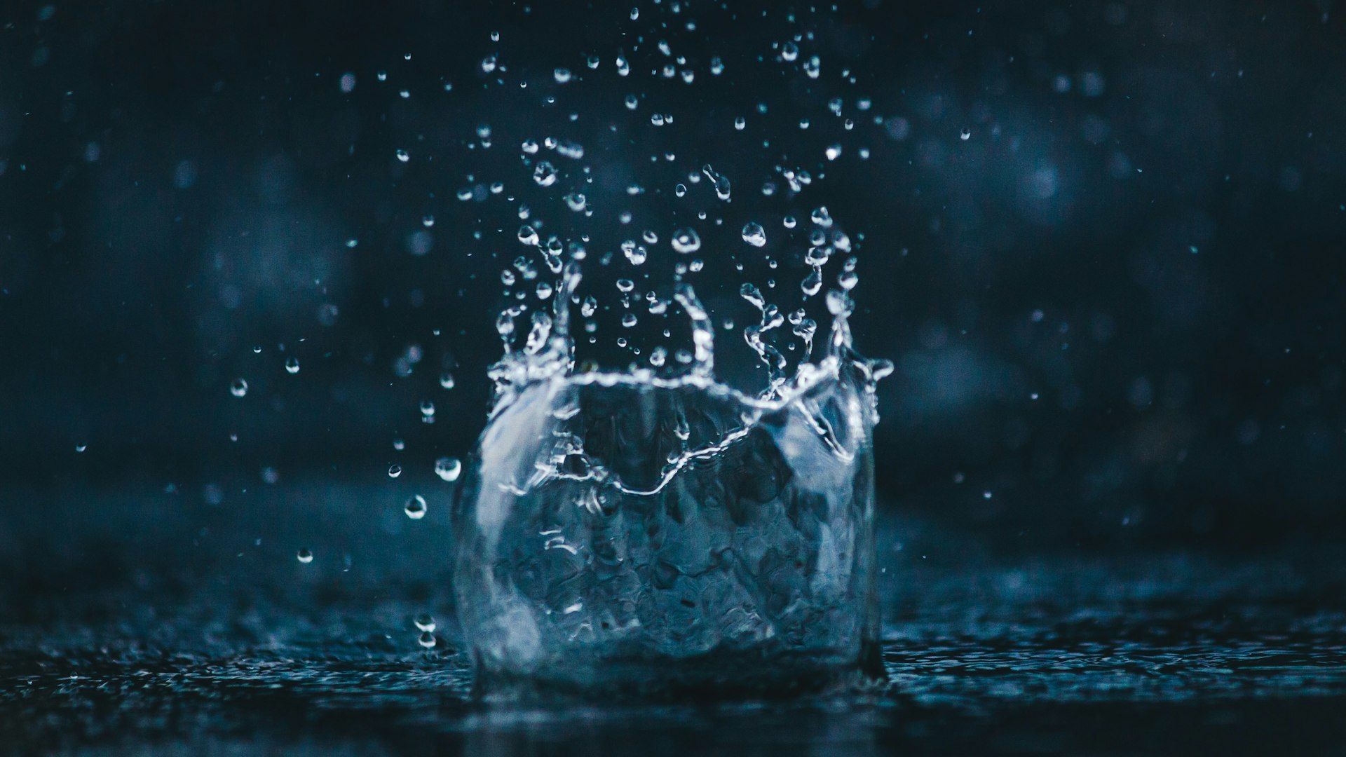 Von der Quelle bis zum Wasserhahn: Alles Wissenswerte zur Wassergewinnung und Speicherung in Brunnenstuben und Wasserfassungen