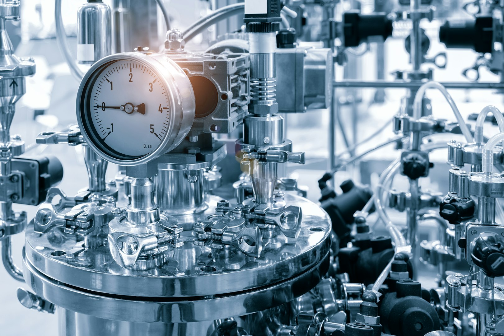 Edelstahl trifft Chemie: Innovative Anwendungsbeispiele für Rohrleitungen in der Chemie- und Pharmaindustrie