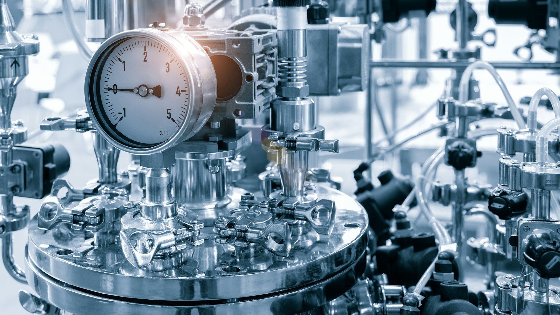 Edelstahl trifft Chemie: Innovative Anwendungsbeispiele für Rohrleitungen in der Chemie- und Pharmaindustrie