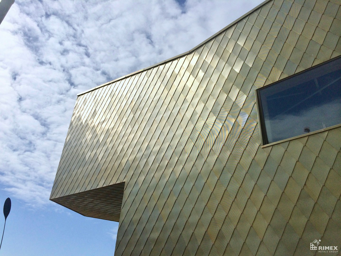 Farbiger Edelstahl für Architektur, Design und anspruchsvolle Anwendungen.
