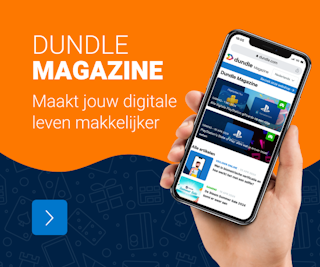 een hand die een mobiele telefoon vasthoudt geopend op de pagina van het dundle magazine