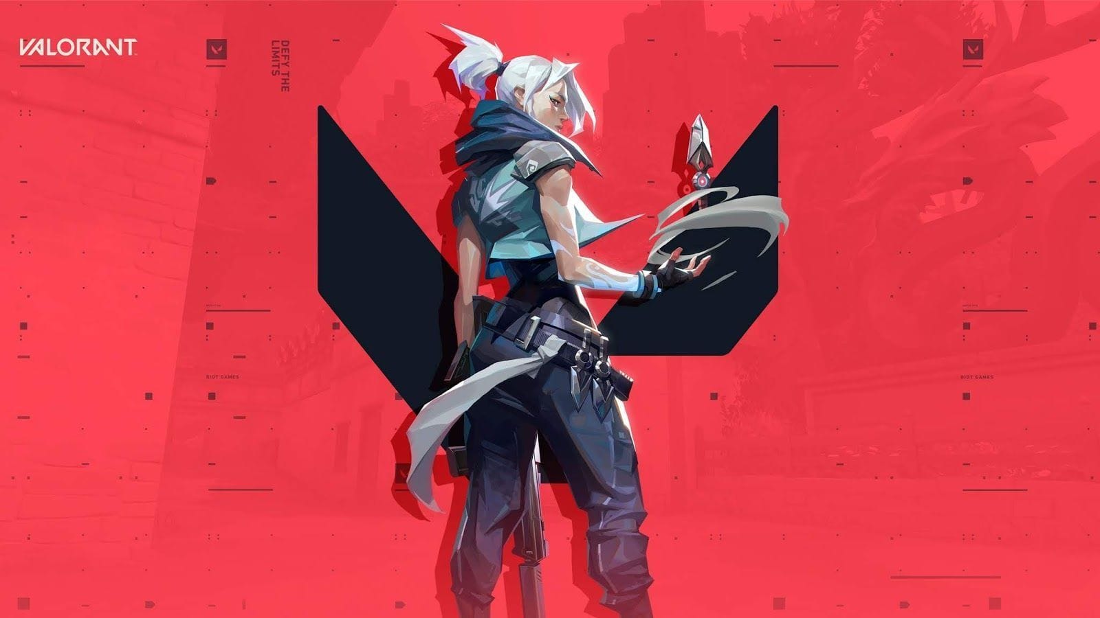 Eine schwer bewaffnete, weibliche Spielfigur steht mit dem Rücken zur Kamera mitten im Bild vor einem roten Hintergrund. Sie hat den Kopf leicht gedreht und schaut den Betrachter von der Seite an.