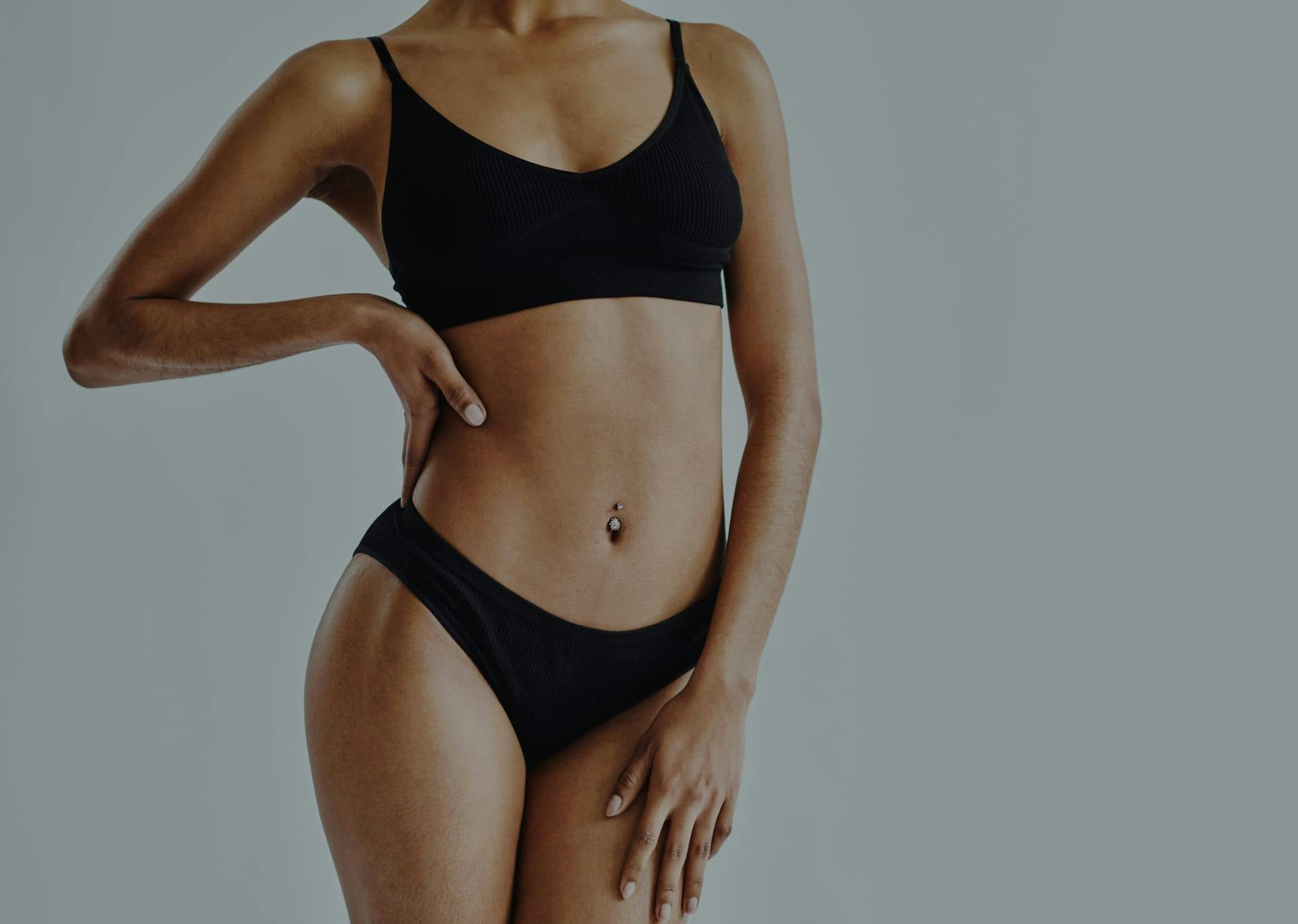 Closeup of a woman's torso.