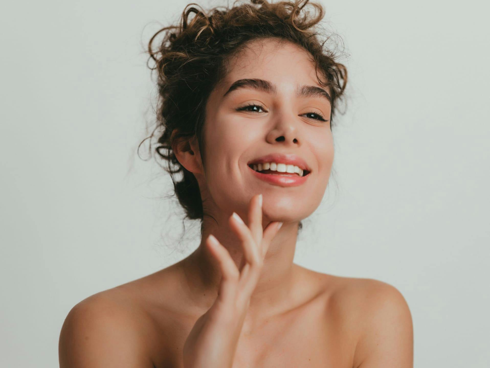 Smiling woman with her hand on her chin