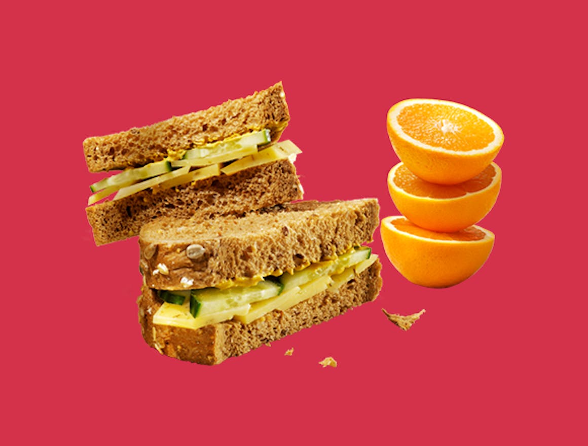 Melkunie karnemelk met een sandwich.