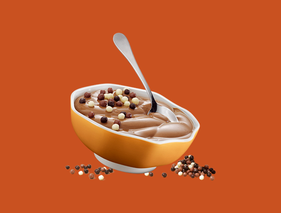 Melkunie hopjes vla met kleine chocoladebolletjes.