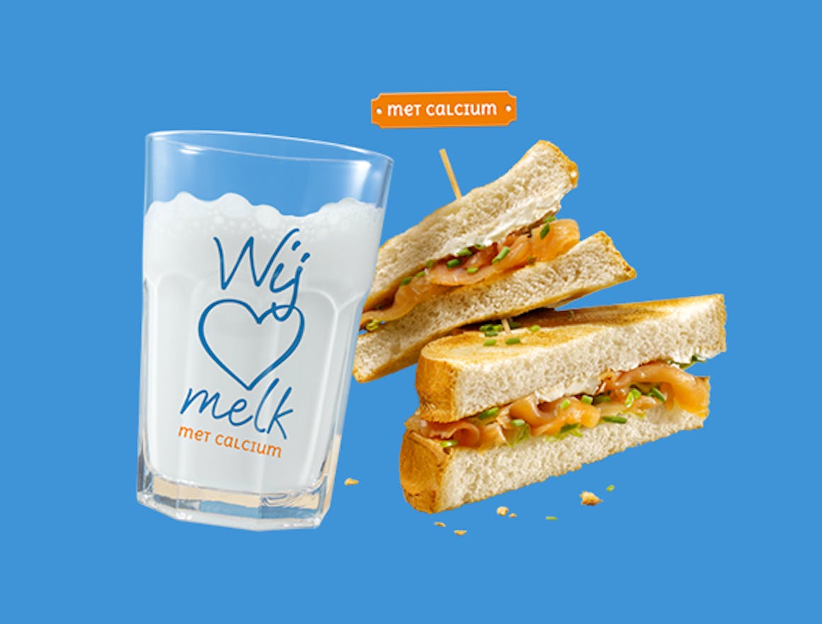 Melkunie halfvolle melk met sandwich.