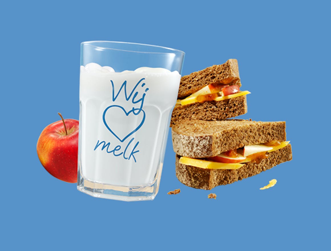 Melkunie halfvolle melk met sandwich.