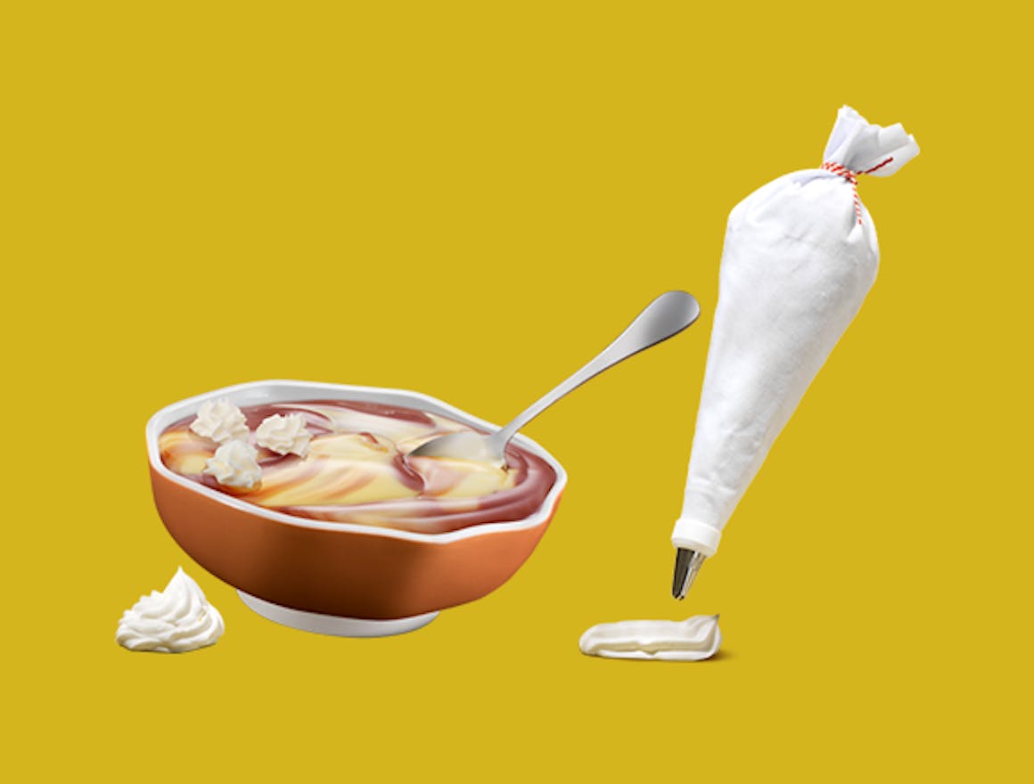 Melkunie dubbelvla choco vanille met verse slagroom.