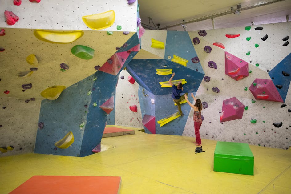 Bouldering packing list What you need in the hall Transa