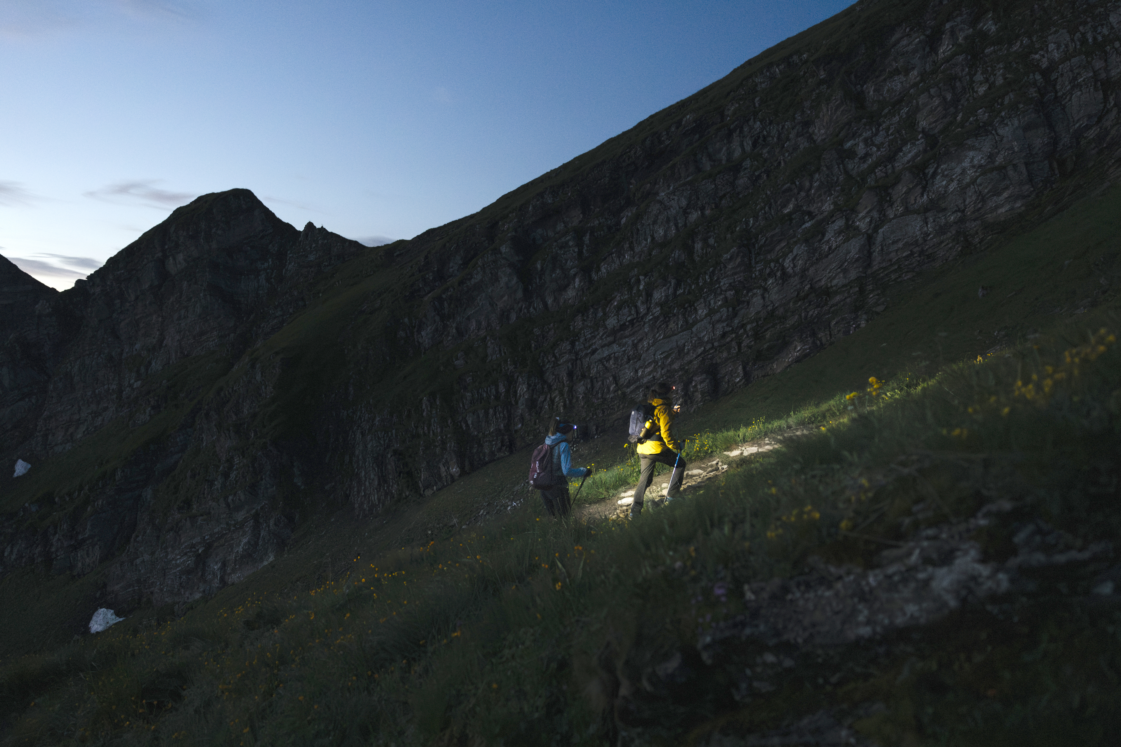 Night hiking: key equipment and planning tips - Transa.ch