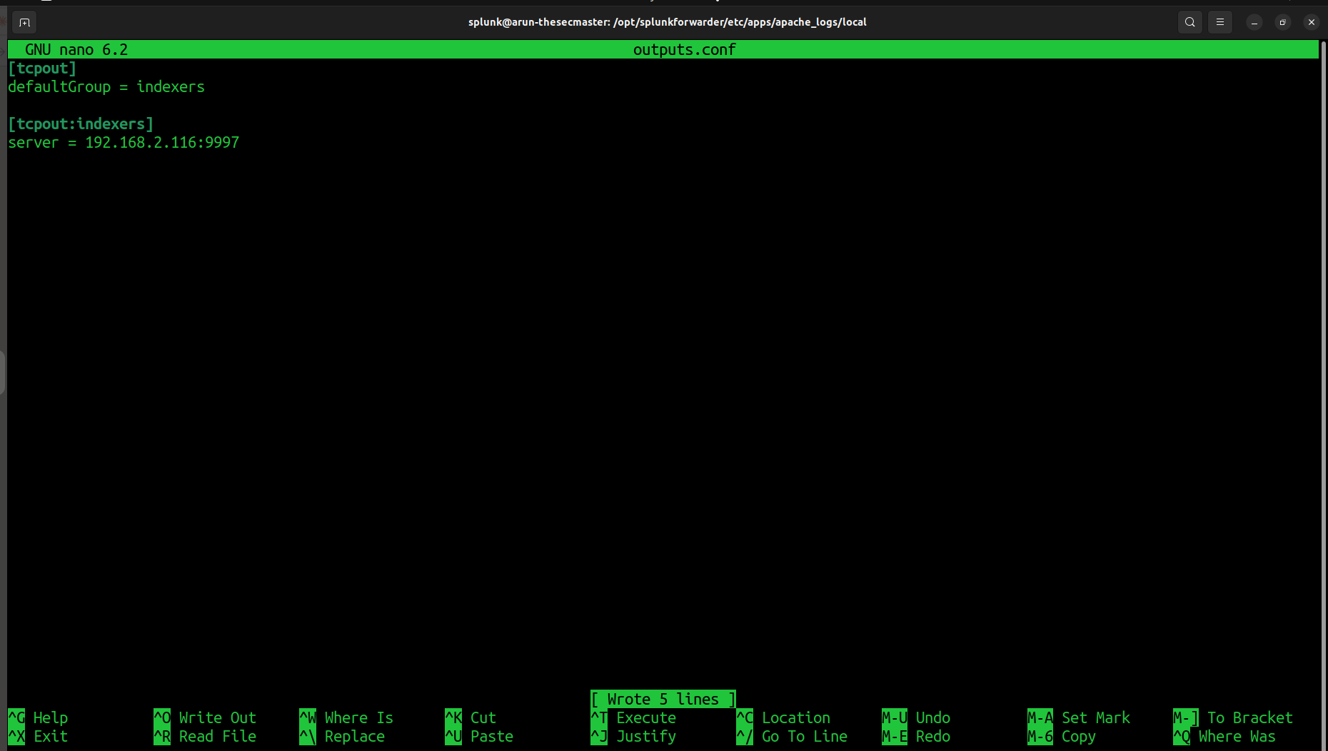GNU Nano editor displaying the configuration of the outputs.conf file for forwarding logs to indexers in Splunk.