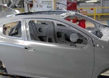 PSA Peugeot Citroën’s Poissy plant assembly line using Desoutter tools