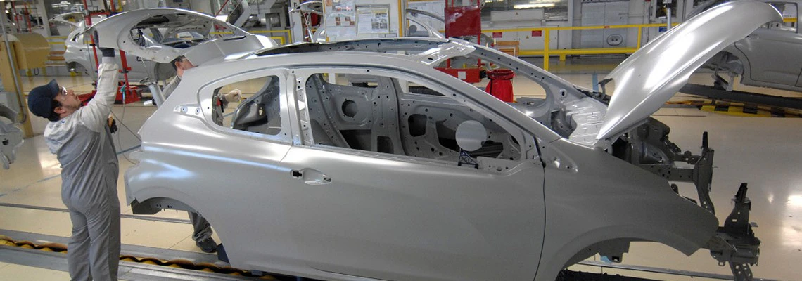 PSA Peugeot Citroën’s Poissy plant assembly line using Desoutter tools