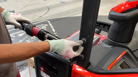 angle head pulse tools without reaction arm