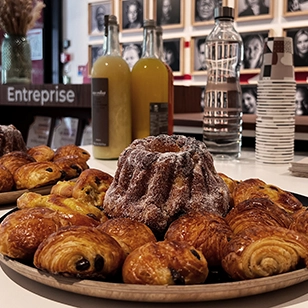 Notre espace accueil et librairie - GERESO - viennoiseries accueil client