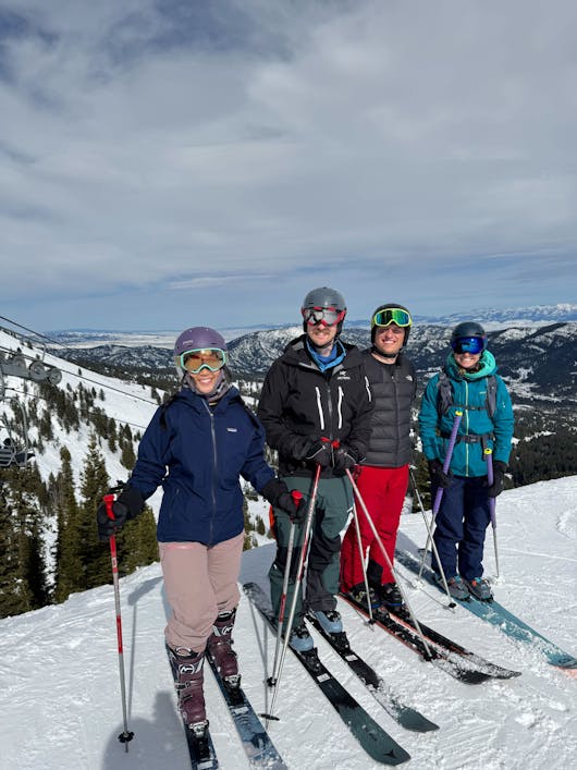 Team skiing