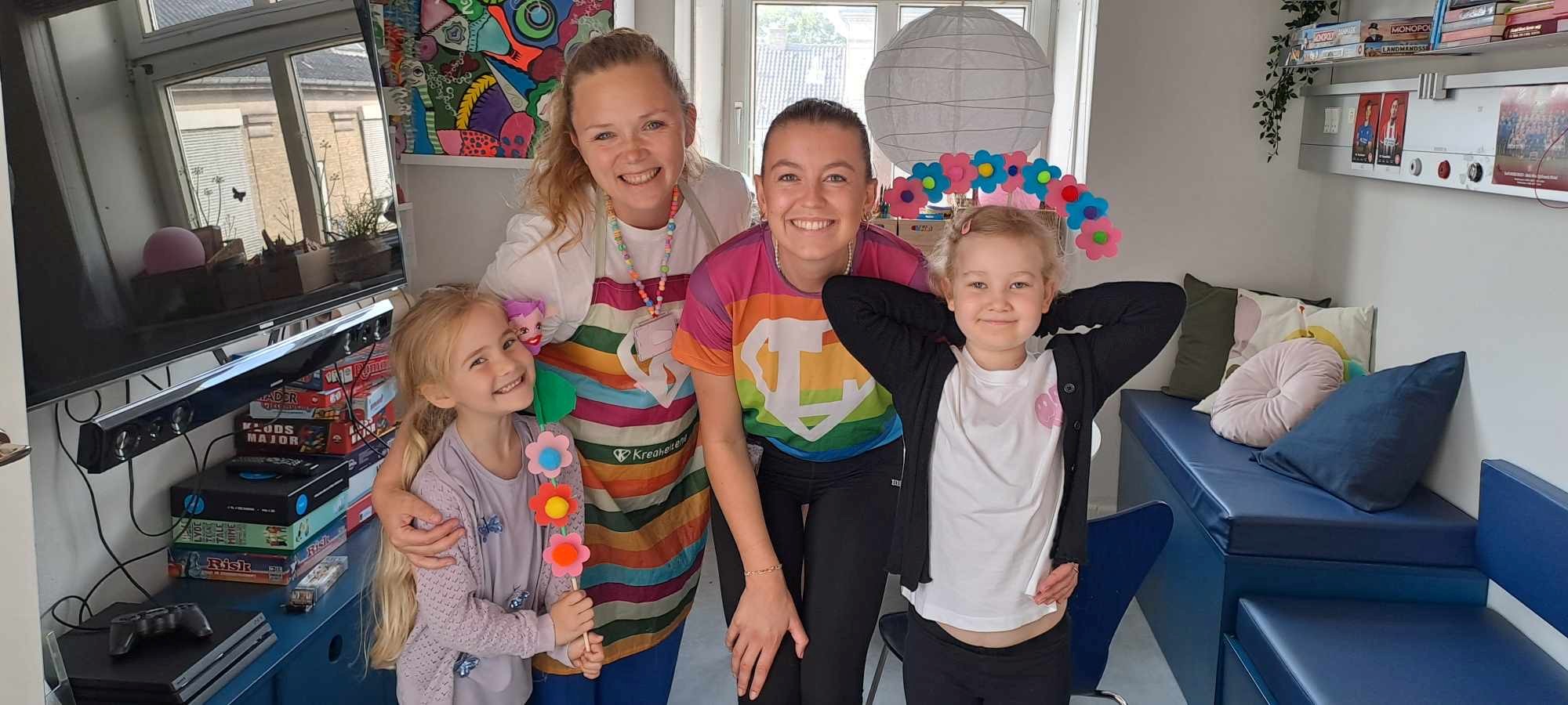 Laura og lillesøster med Legehelt og Kreahelt