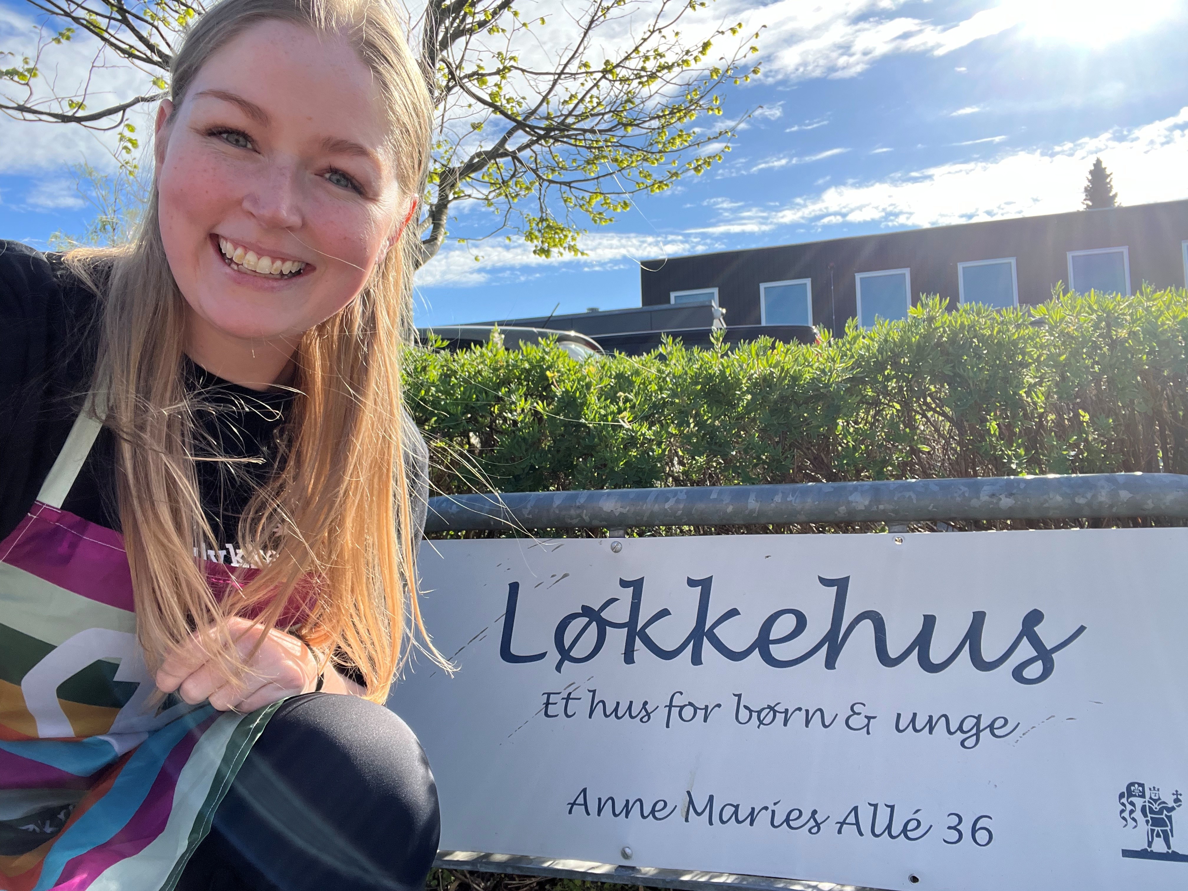 Nanett foran Løkkehus børnehjem