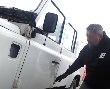 How to remove old Defender door hinges