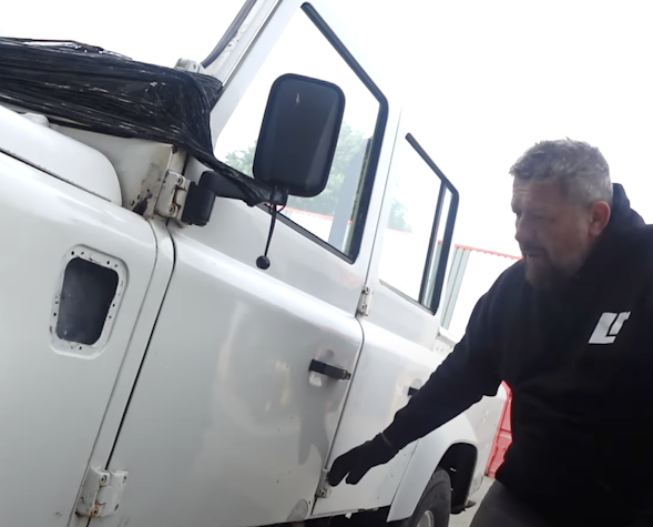 How to remove old Defender door hinges