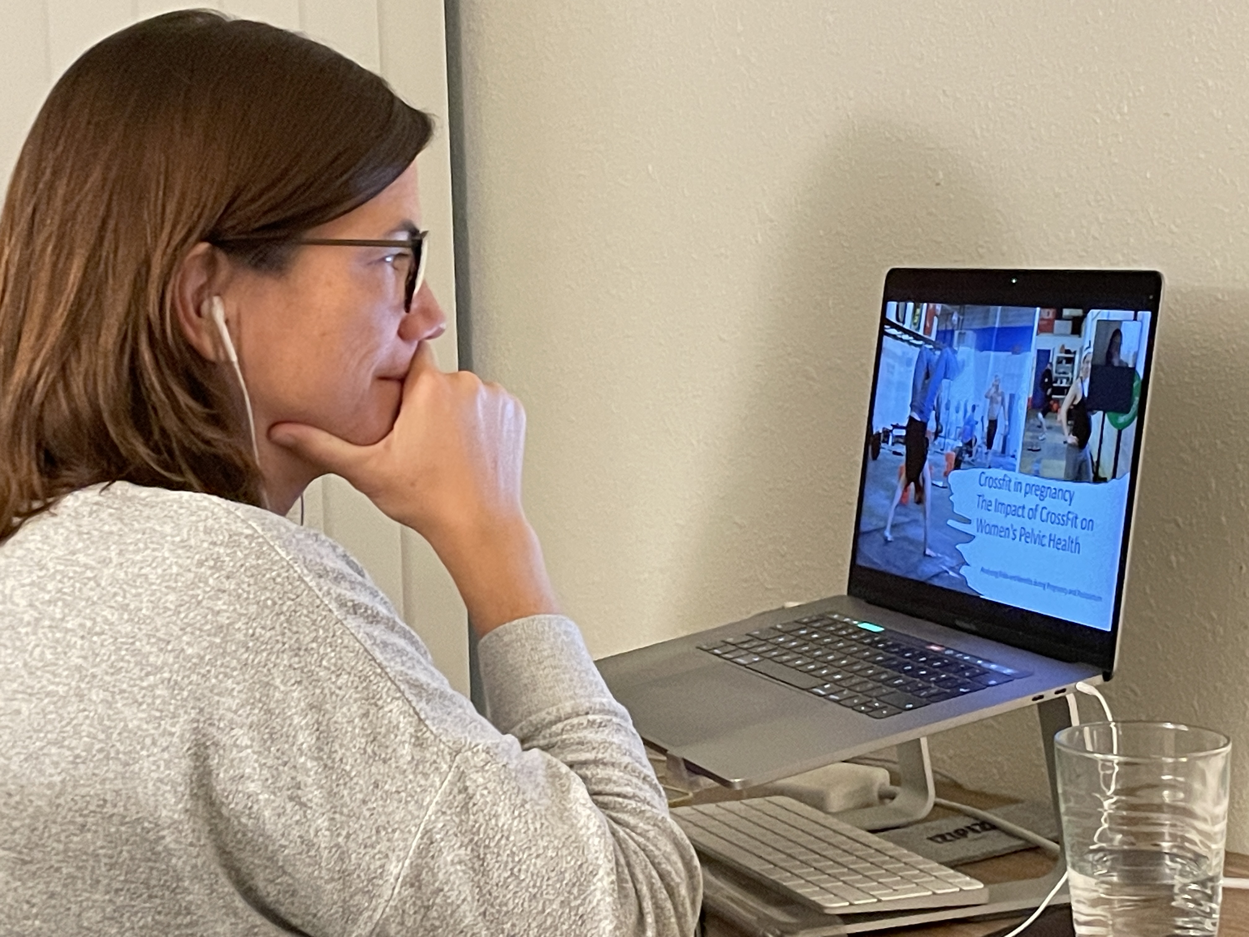 Img: computer, laptop, pc, computer hardware, computer keyboard, face, head, person, monitor, woman