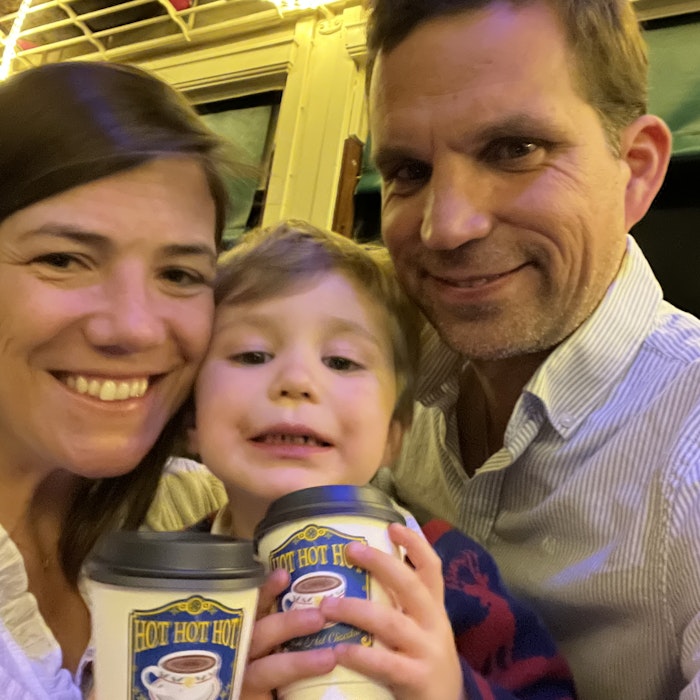 Img: tin, finger, person, beer, adult, male, man, can, disposable cup, baby